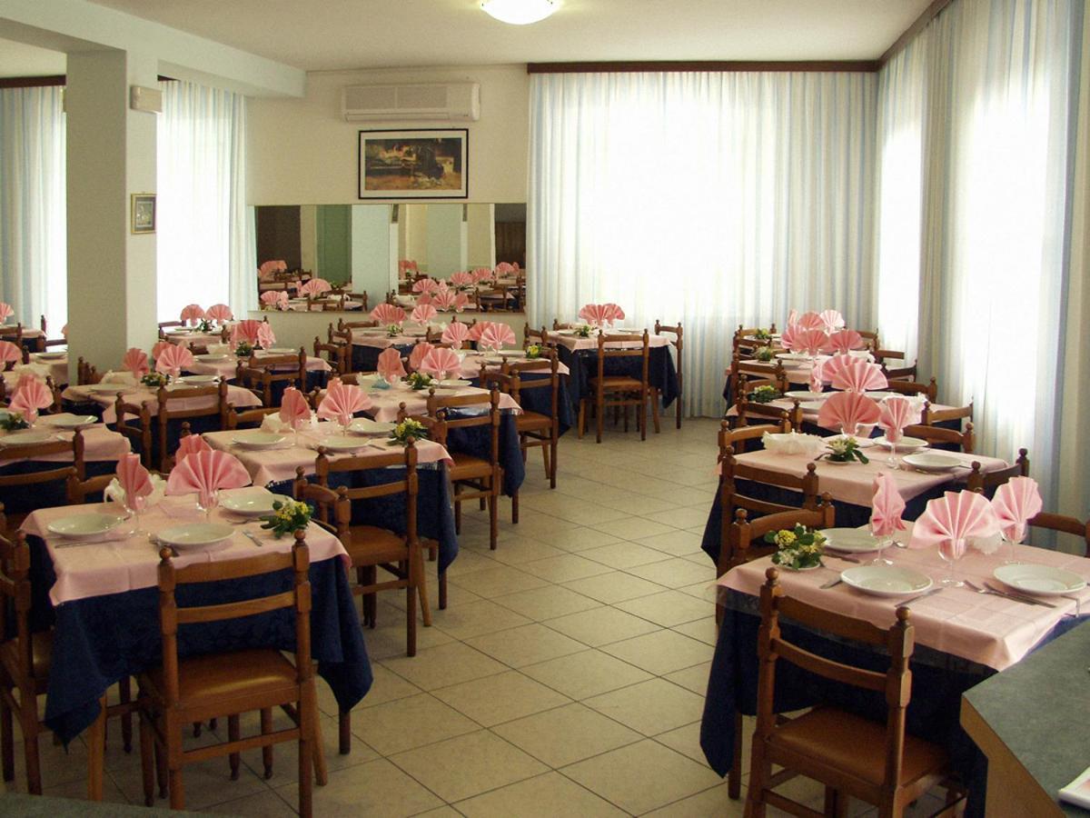 Hotel Trinidad Rimini Eksteriør billede