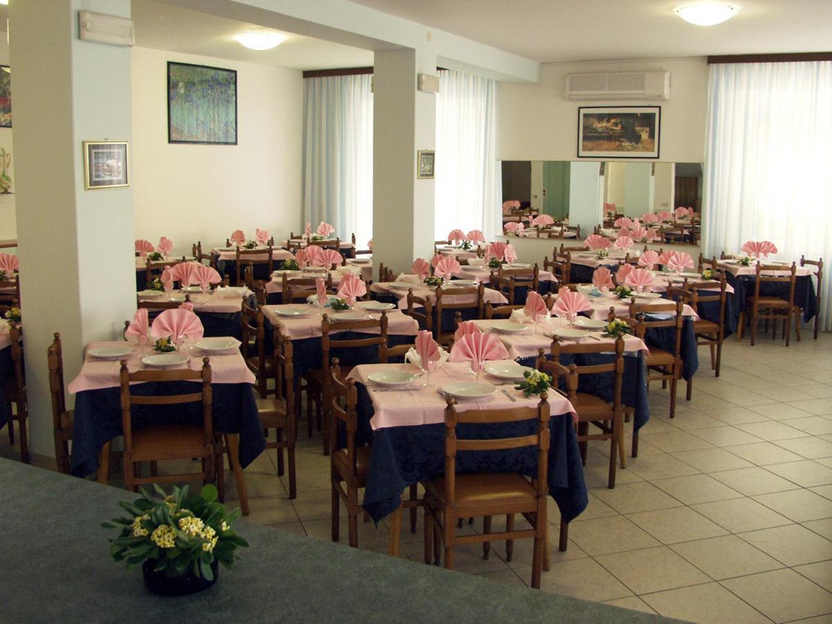 Hotel Trinidad Rimini Eksteriør billede
