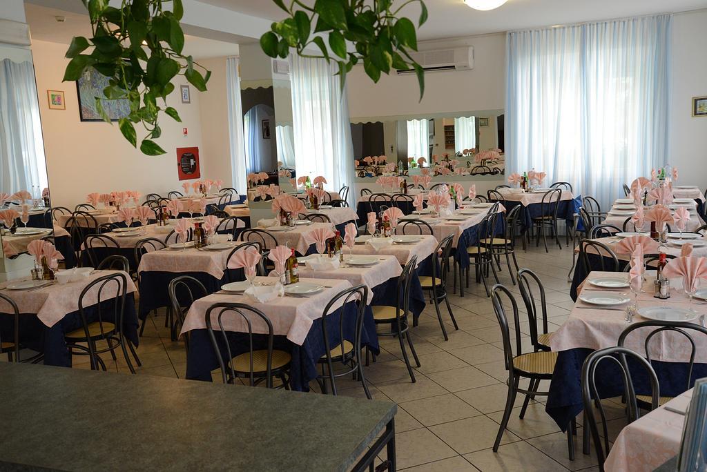 Hotel Trinidad Rimini Eksteriør billede