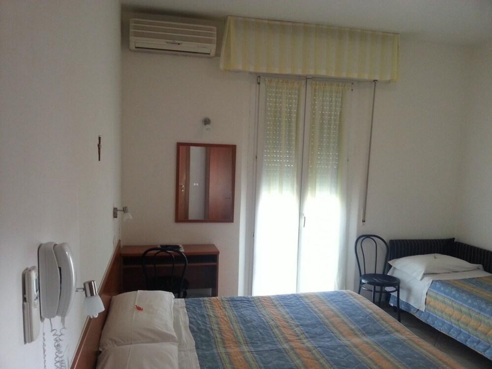Hotel Trinidad Rimini Eksteriør billede